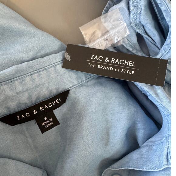 Zac & Rachel Tops Women's Small Light Blue Wash Button Up Blouse Roll Up Sleeve - Picture 2 of 8